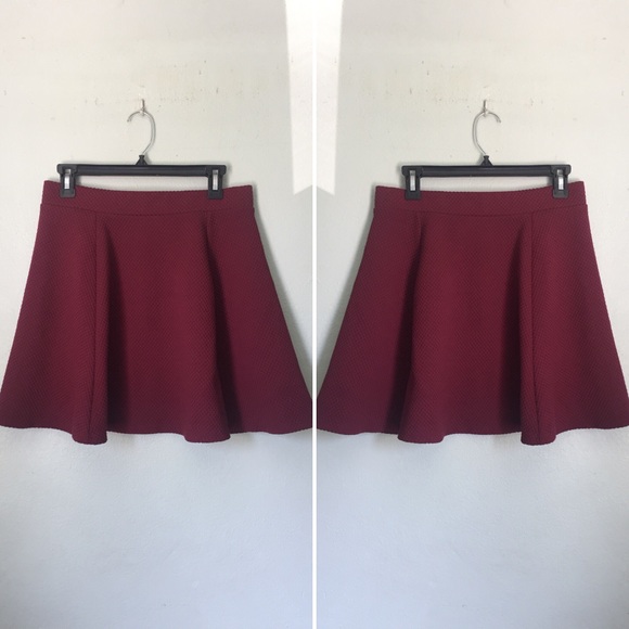 ✨Mini length burgundy skirt✨ - Picture 1 of 3